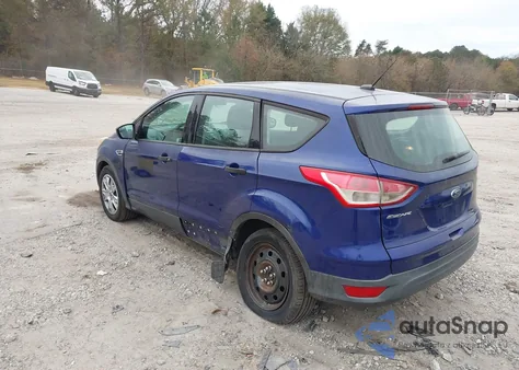2013 Ford Escape S z USA, uszkodzony, nr VIN 1FMCU0F77DUC83240